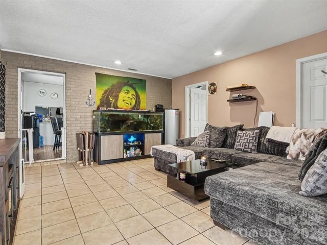888 Sunbeam Drive, Lincolnton, NC 28092