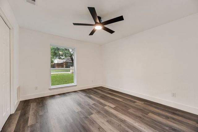 2100 Antibes Drive, Carrollton, TX 75006