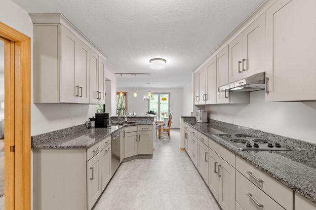 6051 Laurel Avenue 211, Golden Valley, MN 55416