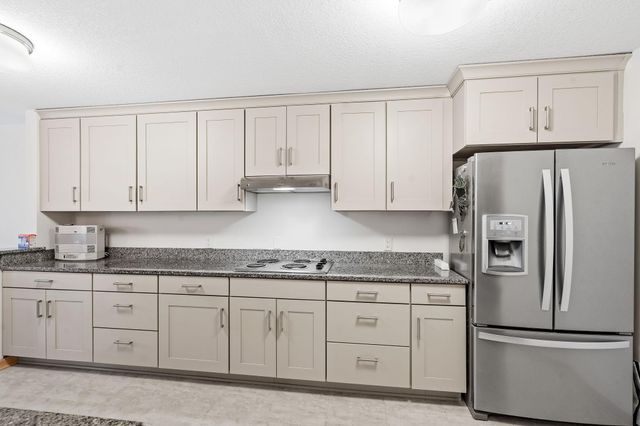 6051 Laurel Avenue 211, Golden Valley, MN 55416