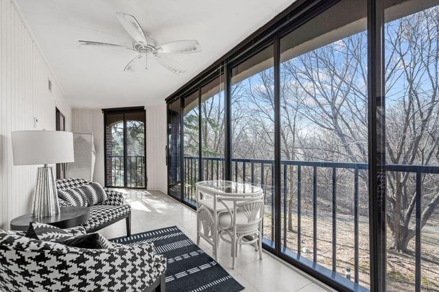 6051 Laurel Avenue 211, Golden Valley, MN 55416