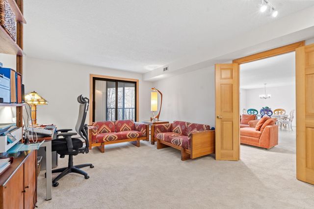 6051 Laurel Avenue 211, Golden Valley, MN 55416