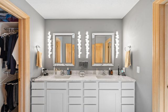 6051 Laurel Avenue 211, Golden Valley, MN 55416