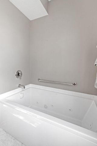 6051 Laurel Avenue 211, Golden Valley, MN 55416