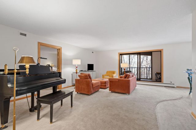 6051 Laurel Avenue 211, Golden Valley, MN 55416