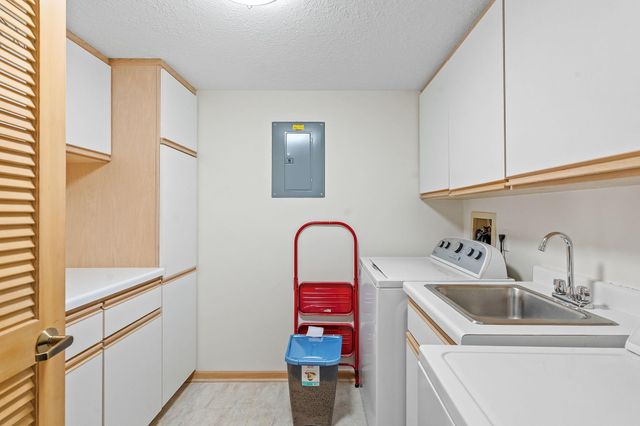 6051 Laurel Avenue 211, Golden Valley, MN 55416