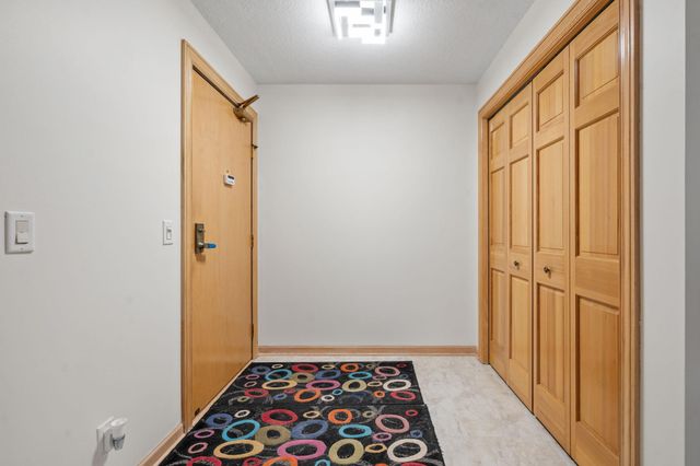 6051 Laurel Avenue 211, Golden Valley, MN 55416