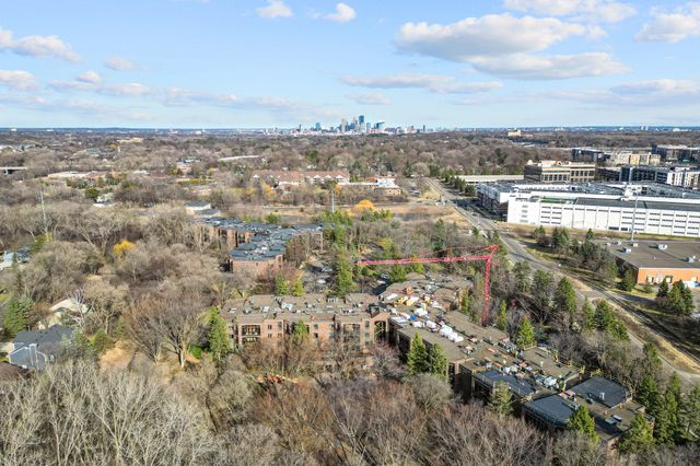 6051 Laurel Avenue 211, Golden Valley, MN 55416