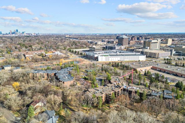 6051 Laurel Avenue 211, Golden Valley, MN 55416