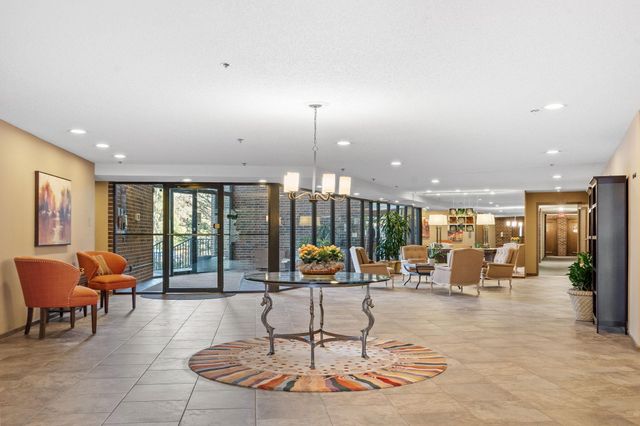 6051 Laurel Avenue 211, Golden Valley, MN 55416