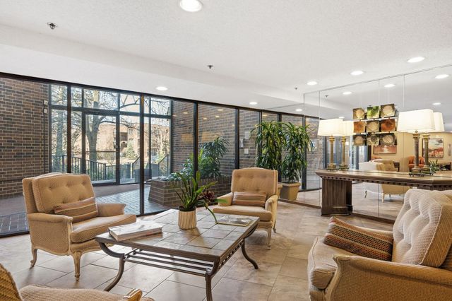 6051 Laurel Avenue 211, Golden Valley, MN 55416