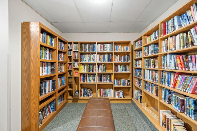 6051 Laurel Avenue 211, Golden Valley, MN 55416