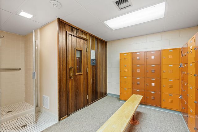 6051 Laurel Avenue 211, Golden Valley, MN 55416