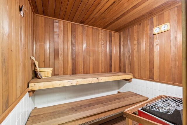 6051 Laurel Avenue 211, Golden Valley, MN 55416