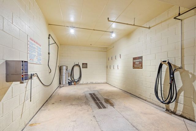 6051 Laurel Avenue 211, Golden Valley, MN 55416