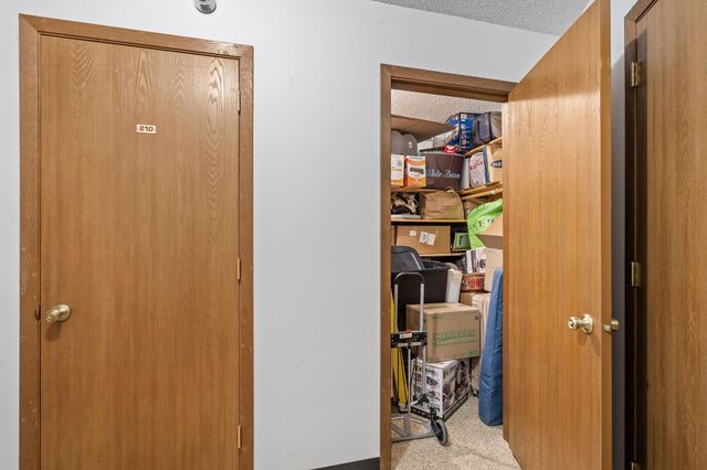 6051 Laurel Avenue 211, Golden Valley, MN 55416