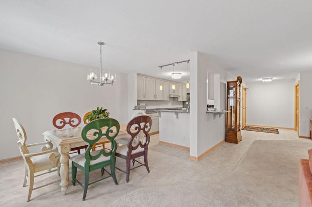 6051 Laurel Avenue 211, Golden Valley, MN 55416