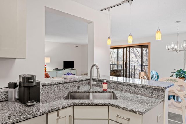 6051 Laurel Avenue 211, Golden Valley, MN 55416