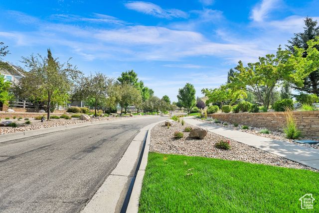 6065 N LARIAT LN, Mountain Green, UT 84050