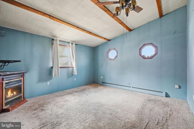 66 BACK RD, Barnesville, PA 18214