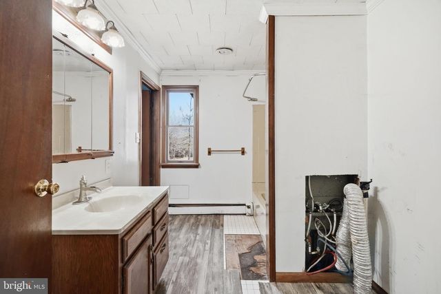 66 BACK RD, Barnesville, PA 18214