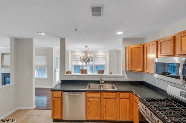 114 Ridge Dr, Pompton Lakes Boro, NJ 07442