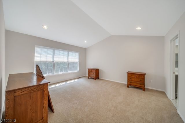 114 Ridge Dr, Pompton Lakes Boro, NJ 07442