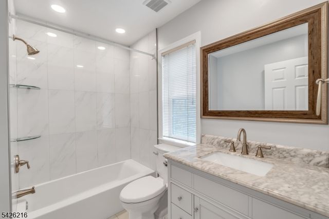 114 Ridge Dr, Pompton Lakes Boro, NJ 07442