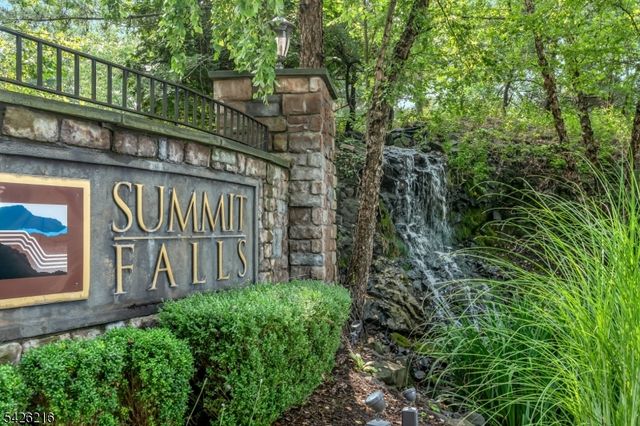 114 Ridge Dr, Pompton Lakes Boro, NJ 07442