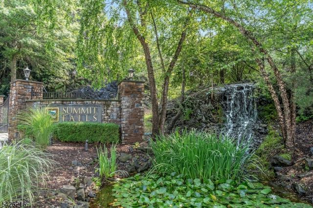 114 Ridge Dr, Pompton Lakes Boro, NJ 07442