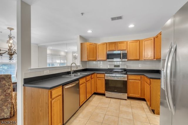 114 Ridge Dr, Pompton Lakes Boro, NJ 07442