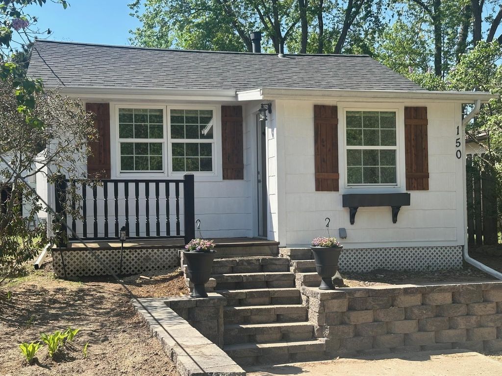 150 Locust Street, Mahtomedi, MN 55115