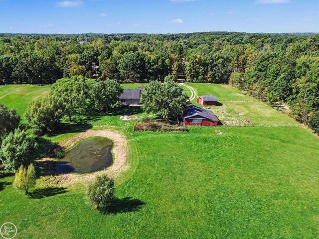 1090 Thayer Road, Groveland, MI 48462