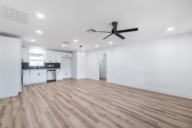8658 Sonneville Drive, Houston, TX 77080