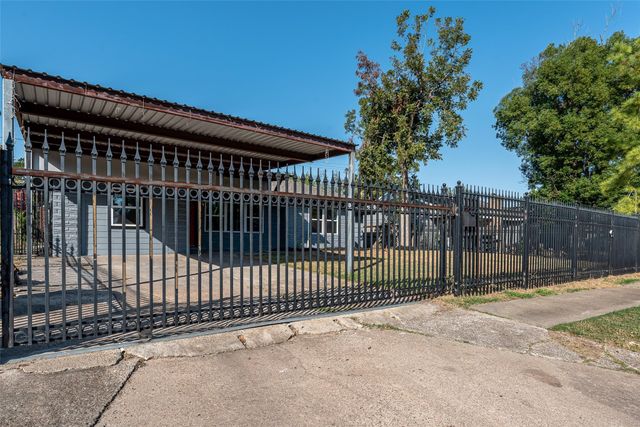 8658 Sonneville Drive, Houston, TX 77080