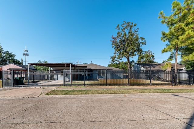 8658 Sonneville Drive, Houston, TX 77080