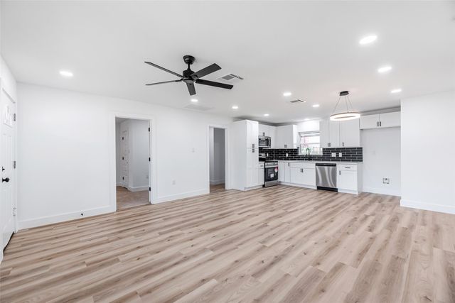 8658 Sonneville Drive, Houston, TX 77080