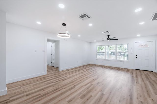 8658 Sonneville Drive, Houston, TX 77080