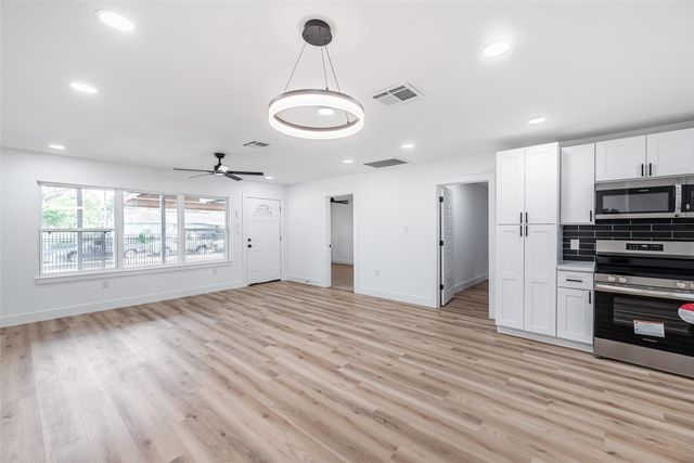 8658 Sonneville Drive, Houston, TX 77080