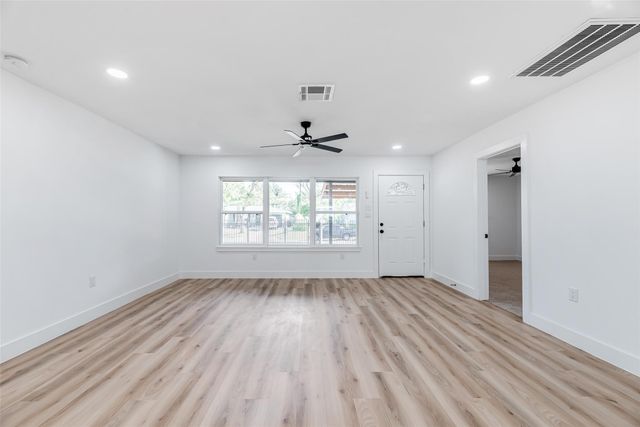 8658 Sonneville Drive, Houston, TX 77080
