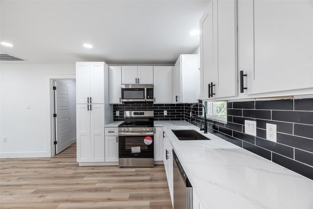 8658 Sonneville Drive, Houston, TX 77080