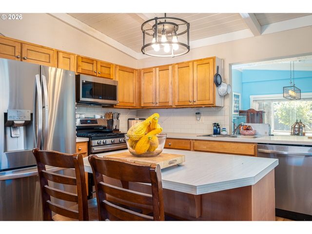 3344 Se HILLYARD Rd, Gresham, OR 97080