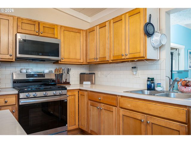 3344 Se HILLYARD Rd, Gresham, OR 97080