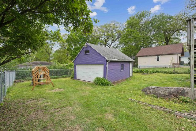 1827 Rainbow Drive, Cedar Falls, IA 50613