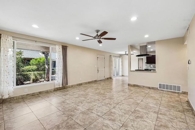 559 Oakdale 3, El Cajon, CA 92021