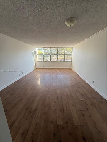 2025 NE 164th St 218, North Miami Beach, FL 33162