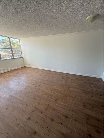 2025 NE 164th St 218, North Miami Beach, FL 33162