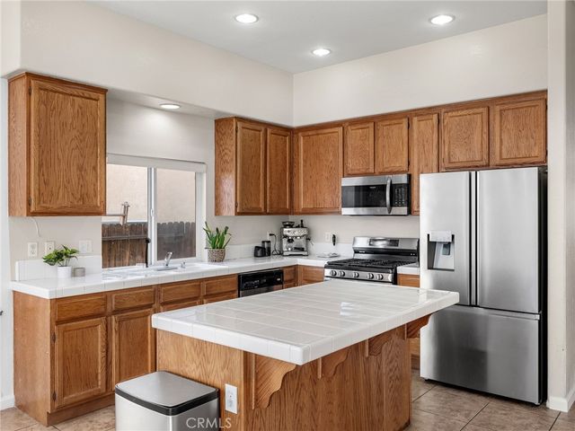 17557 Caprice, Victorville, CA 92395