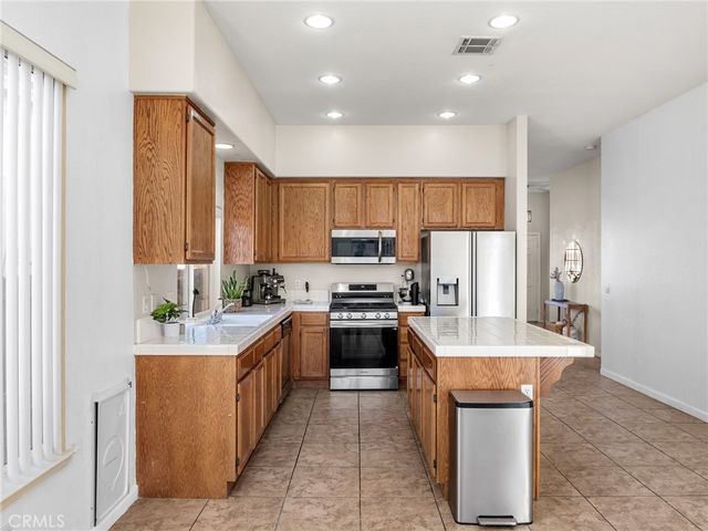 17557 Caprice, Victorville, CA 92395