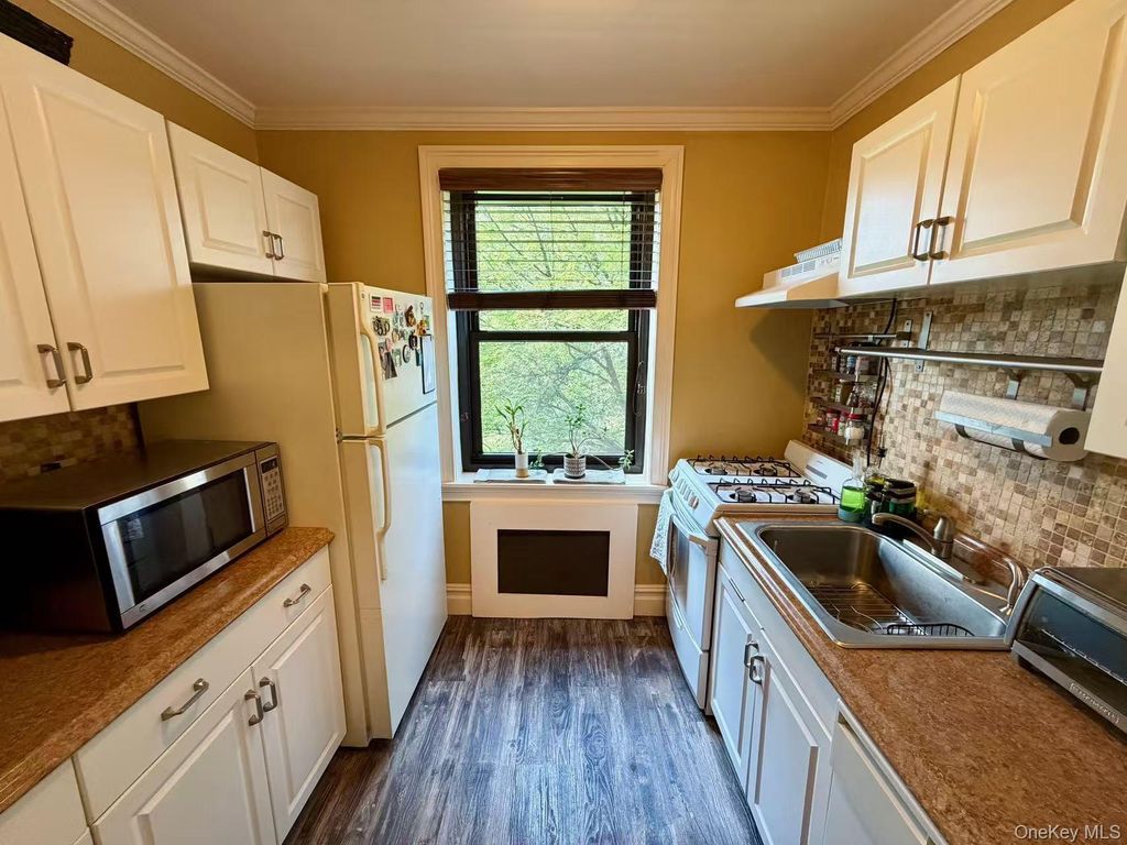 211-05 75th Ave 3D, Bayside, NY 11364 — photo 2